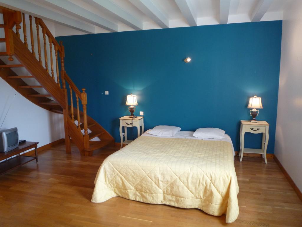 Le Petit Pont Hotel Monce-en-Belin Exterior photo