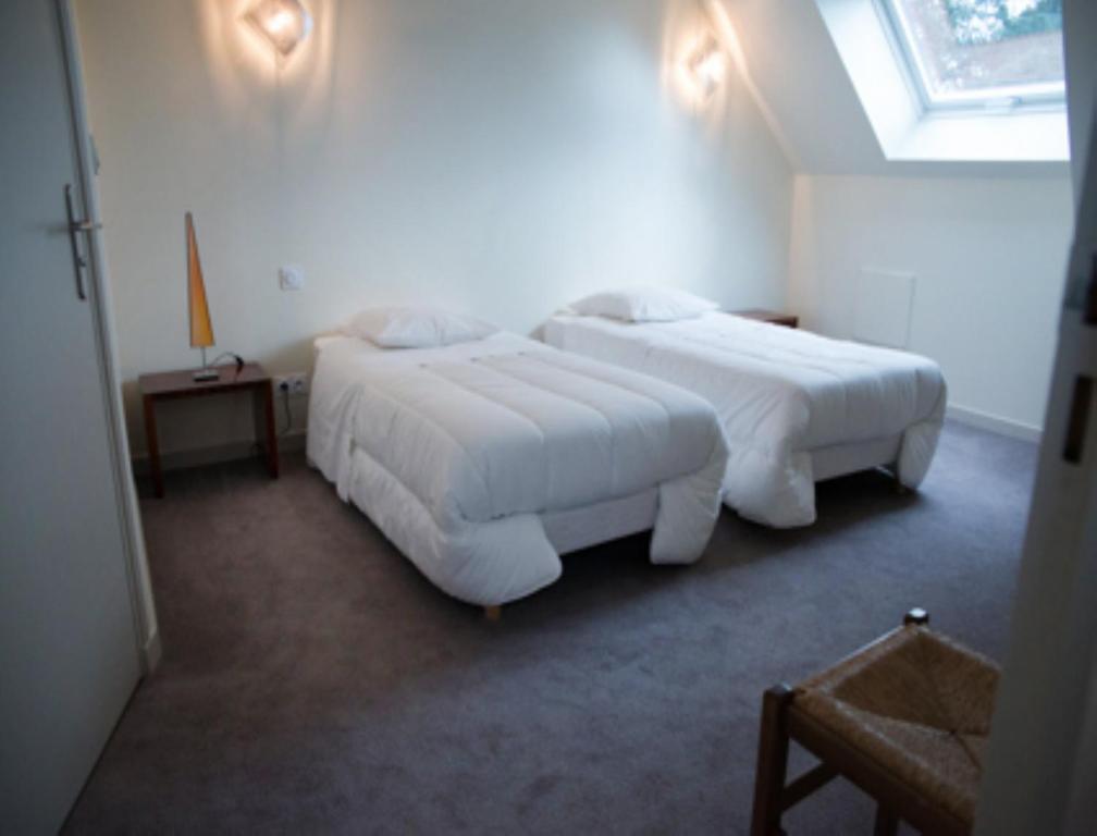 Le Petit Pont Hotel Monce-en-Belin Room photo