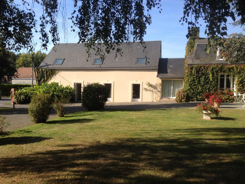 Le Petit Pont Hotel Monce-en-Belin Exterior photo