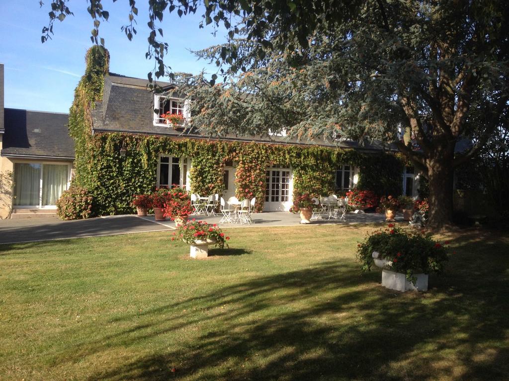 Le Petit Pont Hotel Monce-en-Belin Exterior photo