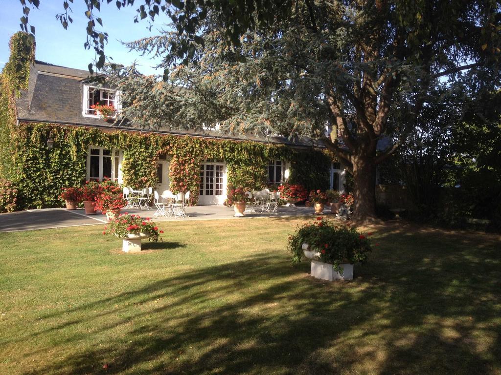 Le Petit Pont Hotel Monce-en-Belin Exterior photo
